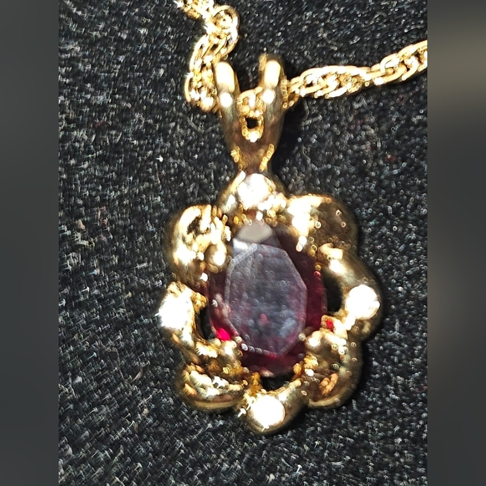 Red Stone Gold Pendant Necklace